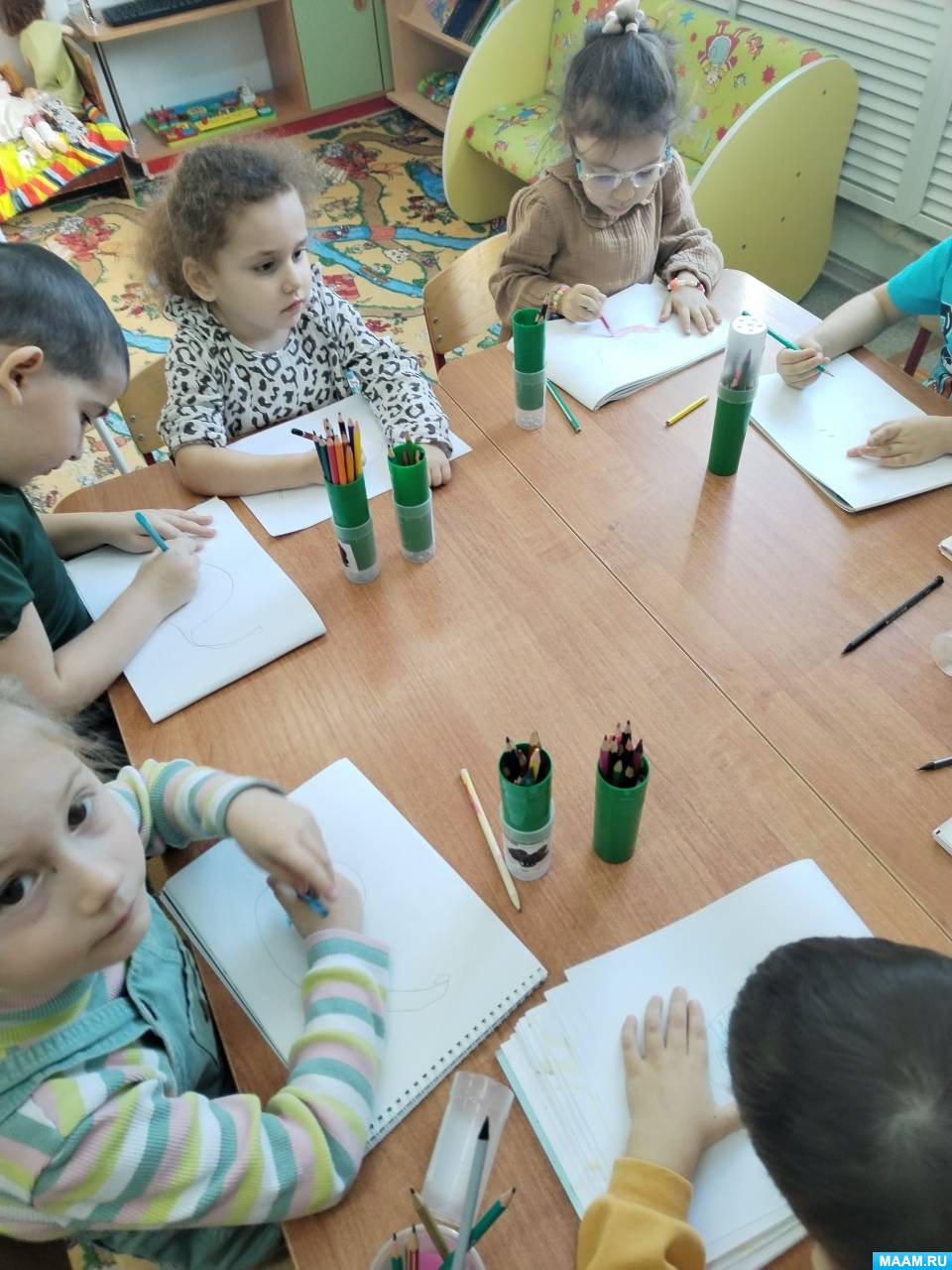 Смотреть фотографию №4 Фото №4 Обучающие задачи Поддерживать в детях интерес к изобразительной деятельности и желание отображать свои впечатления