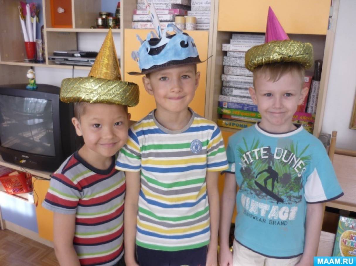 Дефиле шляпок в детском саду своими руками для мальчиков. Модные головные уборы 2024 детские. Головной убор для сценки котенка мальчика. Музыкальная нарезка для конкурса шляпа чтение мыслей на юбилей. Шляпы сценарий