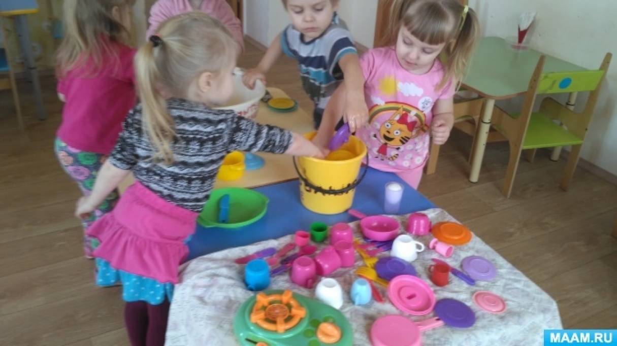 трудовое воспитание в младшей группе. хозяйственно бытовой труд во второй младшей. хозяйственно бытовой труд в подготовительной группе картинки. хозяйственно бытовой труд детей. хозяйственно бытовой труд дошкольников.