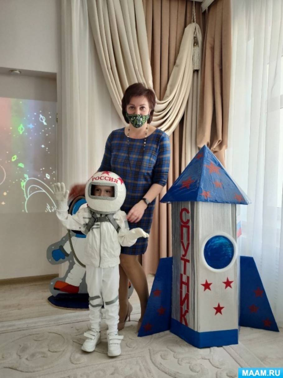 Фото-отчет «Театр космической моды» к Дню космонавтики