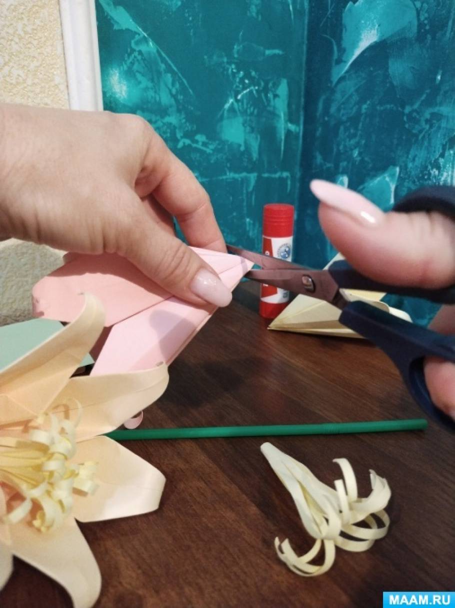 Лилия из бумаги