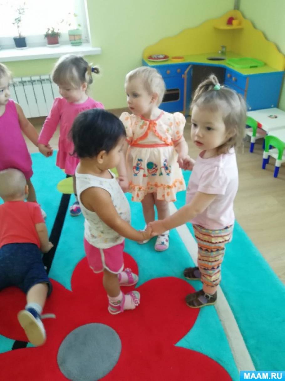 Смотреть фотографию №2 Фото №2 Мама в сад меня ведёт Тихо песенку поет И серьё зно говорит Ты сегодня не реви Будь послушным мальчиком А не вредным зайчиком