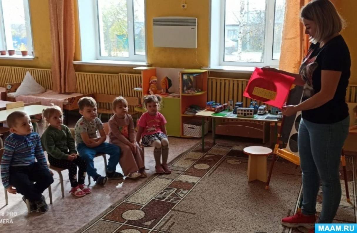 Конспект развлечения по ПДД во второй младшей группе «Мой друг светофор» Фото Конспект развлечения по ПДД во второй младшей группе «Мой друг светофор»