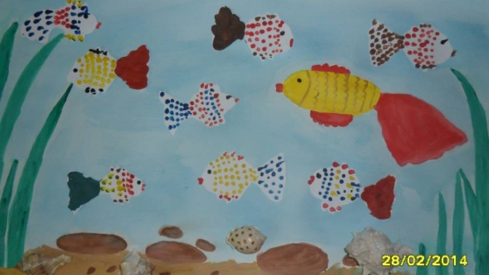 Рисования рыбки плавают в аквариуме. Рыбки в аквариуме рисование в средней группе. Аквариумные рыбки рисование в средней группе. Рисование рыбки в старшей группе. Рисование в средней группе рыбы в аквариуме.