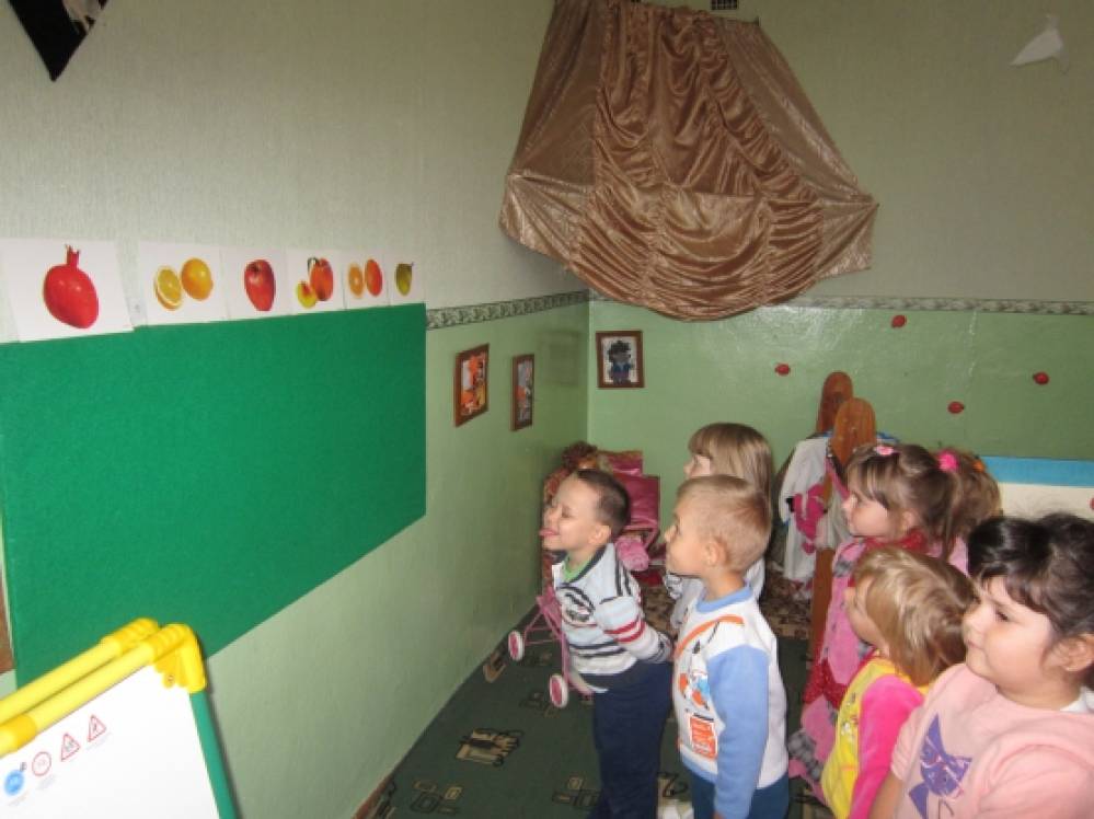 Фото «На яблоне поспели яблоки»