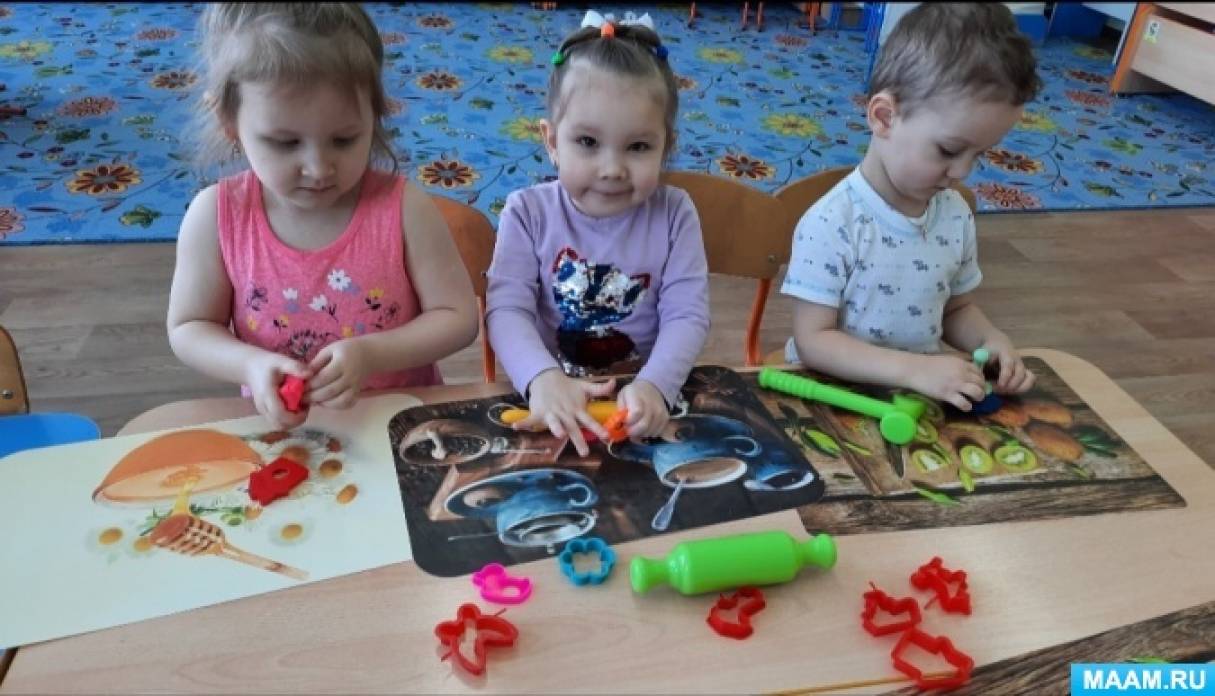 Лепка ранний возраст апрель. Лепка в группе раннего возраста угощение. лепка угощение для бабушек младшая группа. лепка ранний возраст. лепка в младшей группе угощение для кукол.