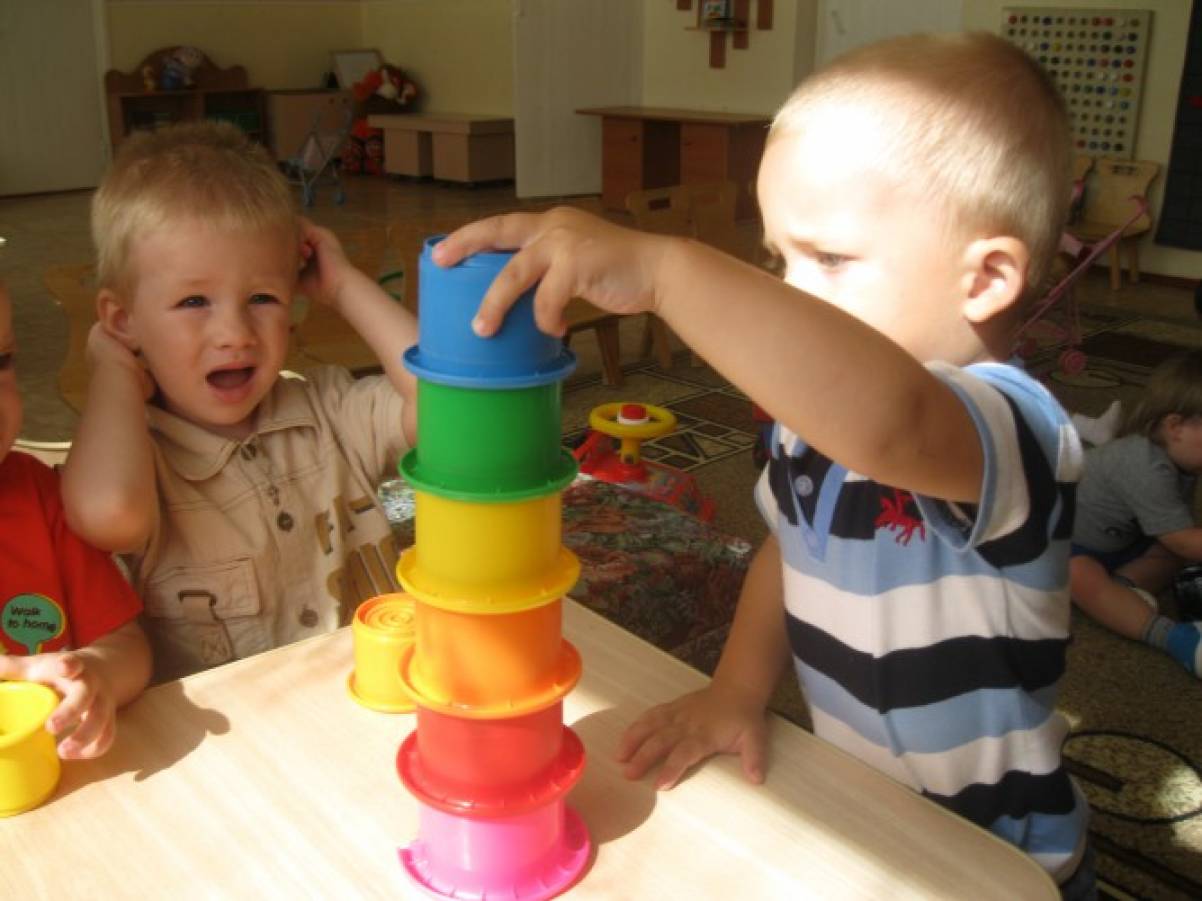 развивающие игры для детей. сенсорика ребенок раннего возраста. сенсорное развитие дошкольников. сенсорные игры для детей раннего возраста. сенсорика ребенок раннего возраста.