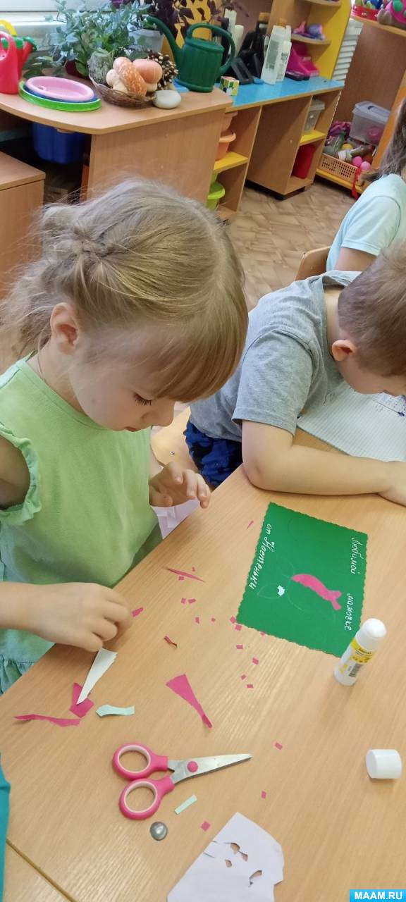 Новогодние наборы в подарок детям в детском саду. Подарок на новый год. Подарки детям на выпускной в детском саду. Подарки для детей. Подарки в детский дом.