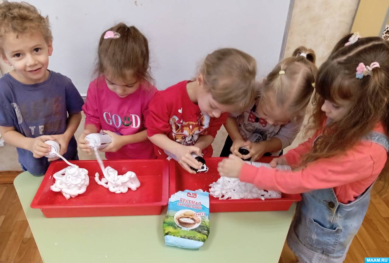 Смотреть фотографию №3 Фото №3 Лепить из снега любимое развлечение детей зимой