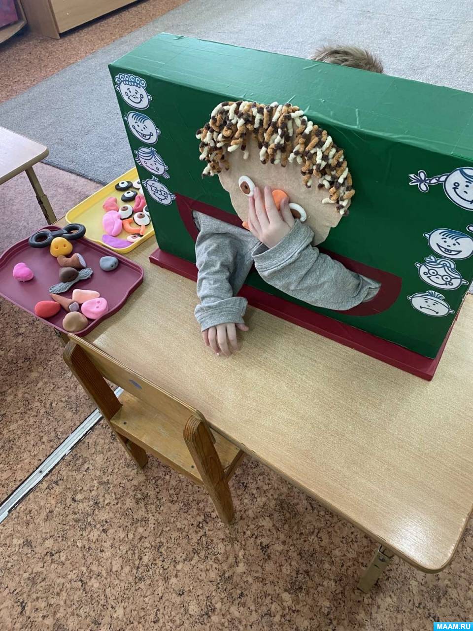 сумма детского пособия на ребенка. малыш с деньгами. мелкие пособия. мелкие пособия. социальные пособия на детей.