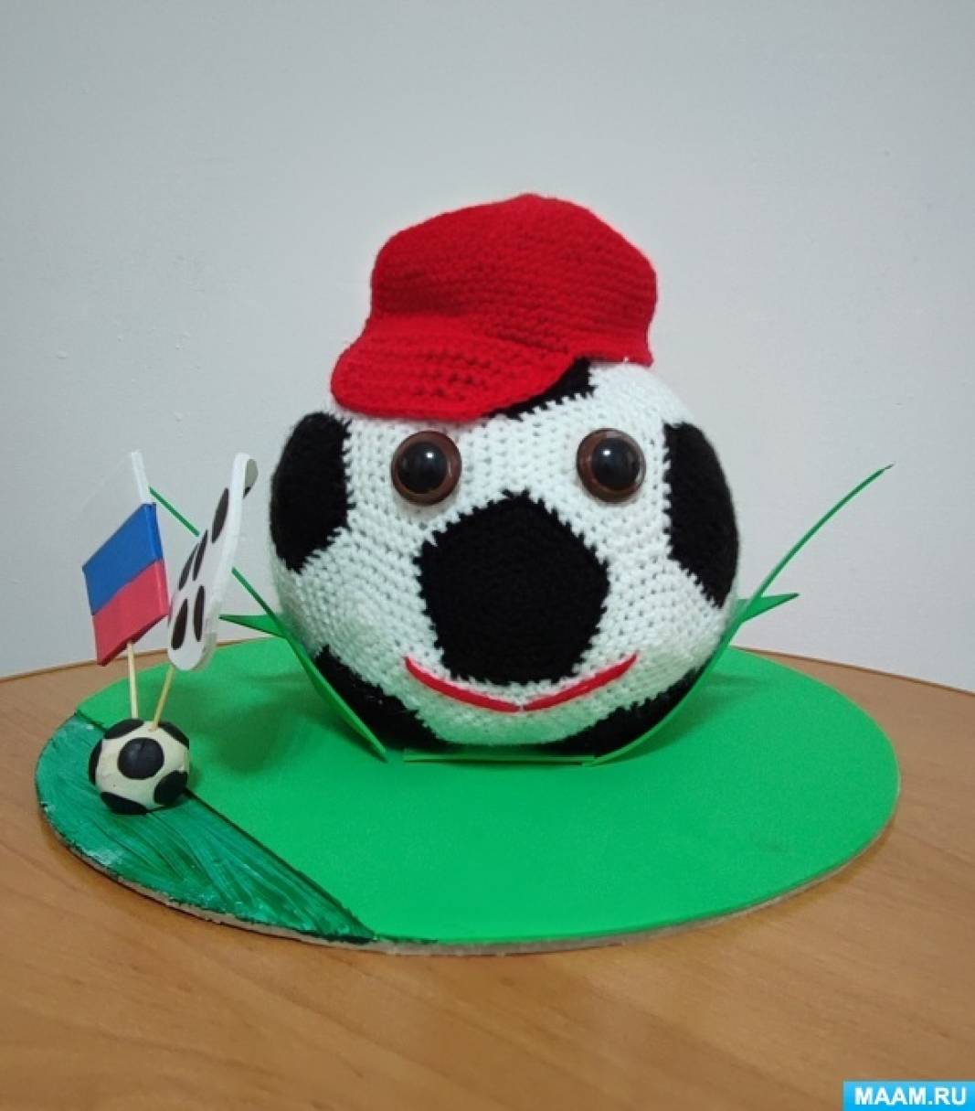 Поделка футбол