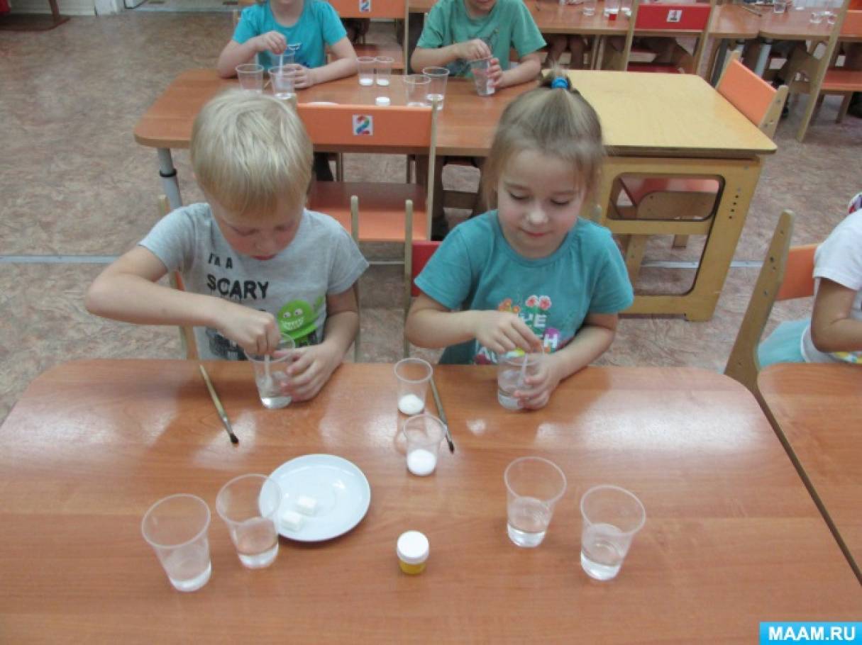 Опыты в младшей школе. Эксперименты в детском саду. Эксперименты в садике. Эксперименты для детей в детском саду. Экспериментирование с водой.