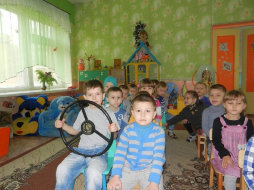 Конспект занятия в средней группе по правилам дорожного движения «Правила движения выполняйте с уважением» Фото Конспект занятия в средней группе по правилам дорожного движения «Правила движения выполняйте с уважением»