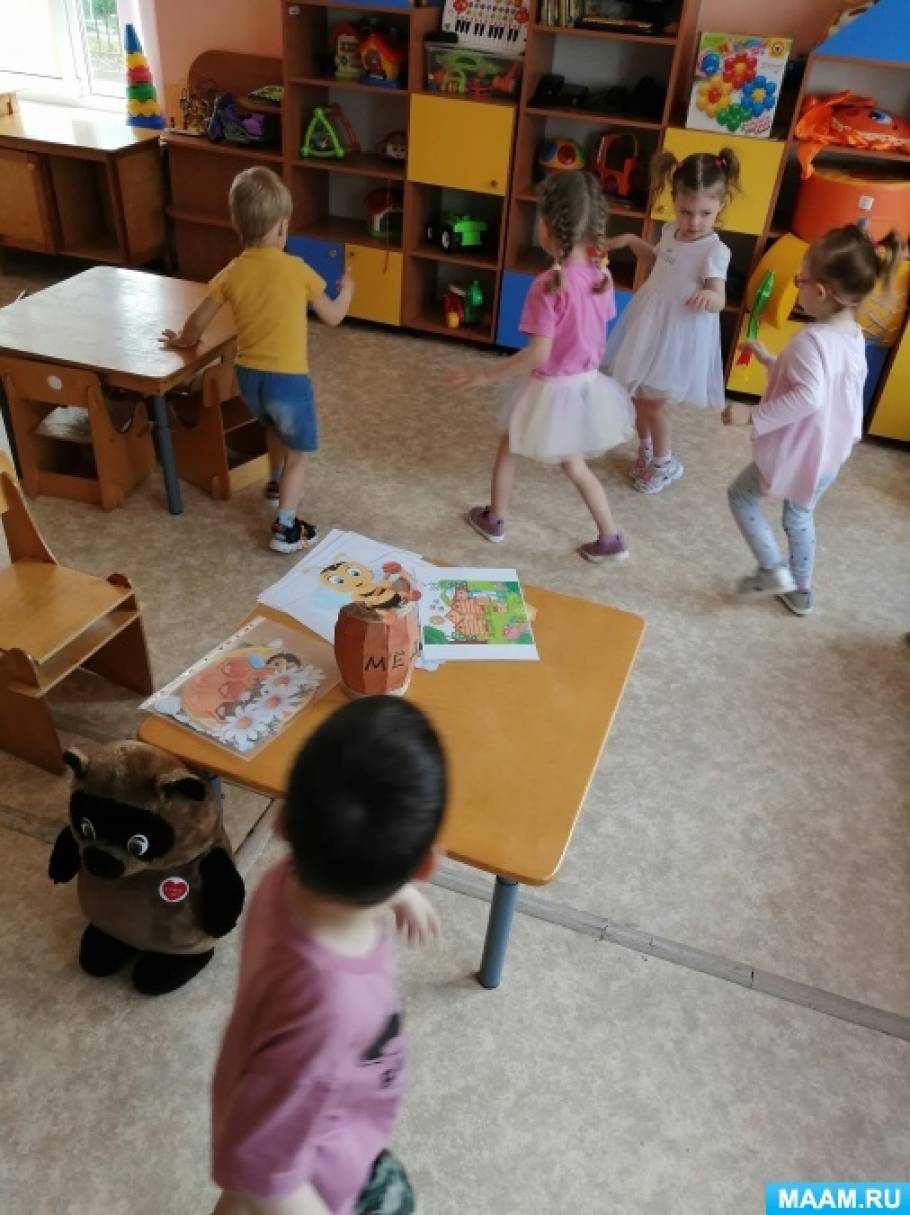 Смотреть фотографию №2 Фото №2 В связи с этим в младшей группе Ягодки на протяжении четырех дней проходили различные мероприятия посвященные этому празднику