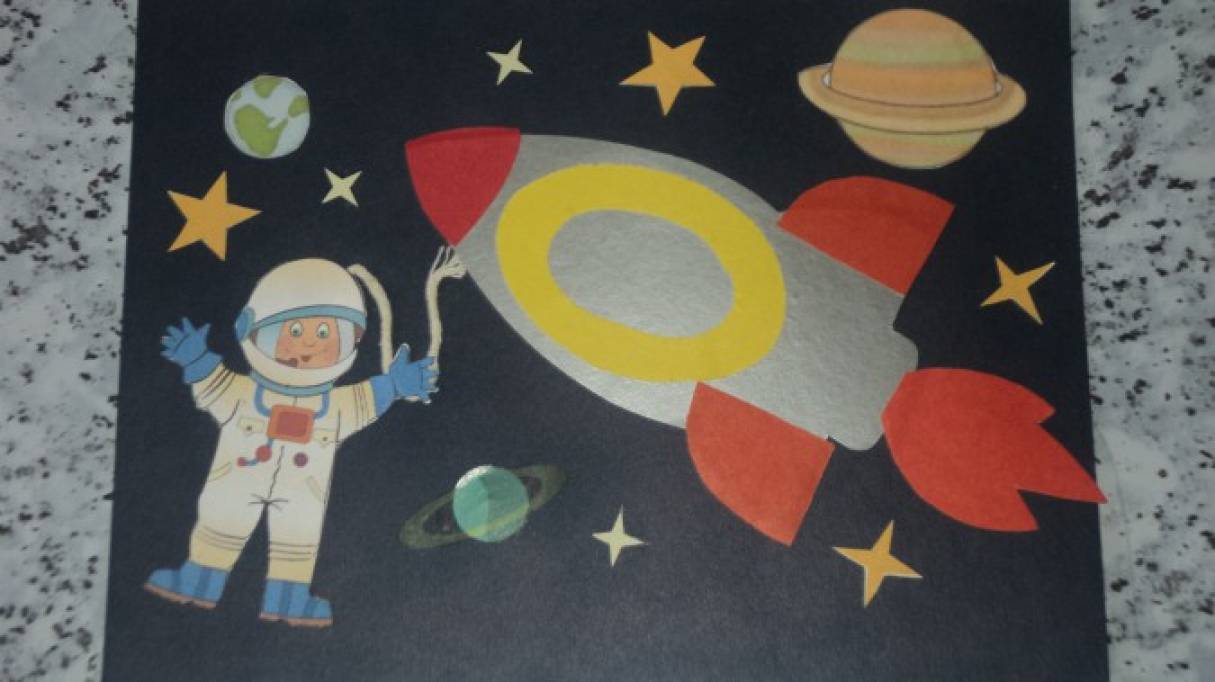День космонавтики поделки 1 класс с шаблонами. Поделка ко Дню космонавтики. Аппликация ко Дню космонавтики. Аппликация космос для детей.
