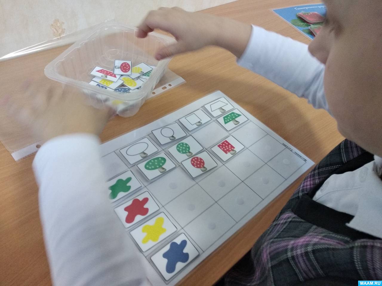 Дидактическая игра на липучках для развития ориентировки в пространстве ...