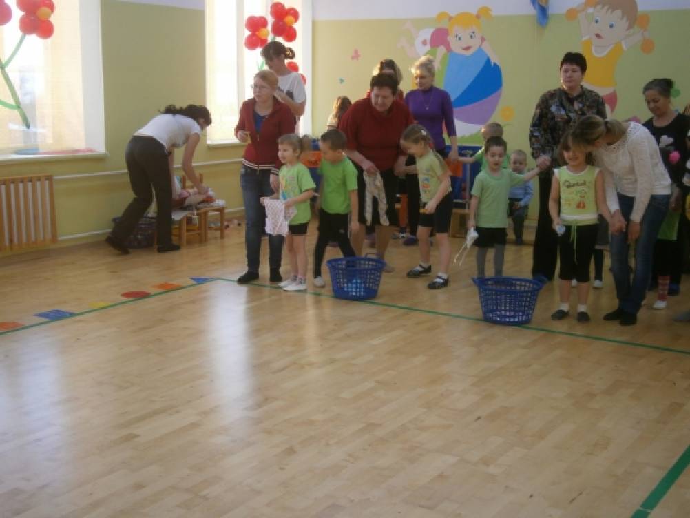 День матери спортивный праздник в старшей группе