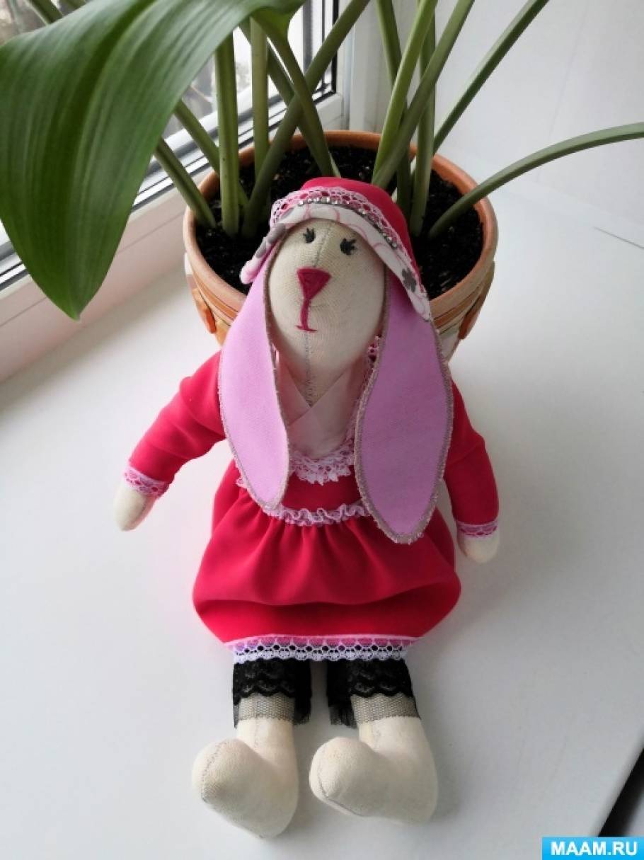 Мастер-класс по изготовлению фигурки из ткани и синтепона «Кукла Тильда Зайка-хозяйка»