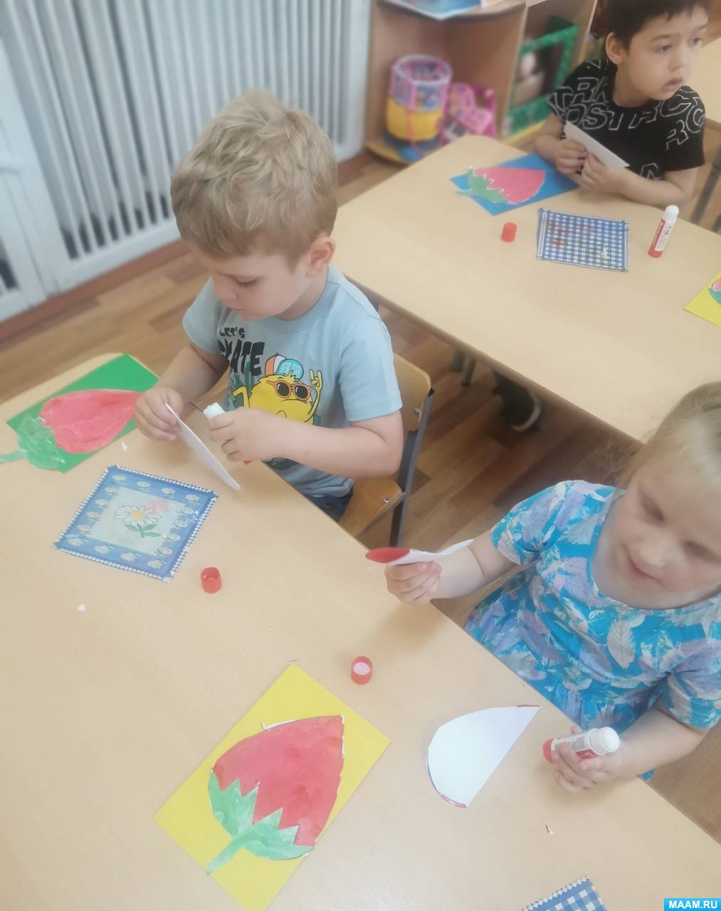 Смотреть фотографию №2 Фото №2 Публикация Мастер класс по изобразительному творчеству в средней группе Сладкая ты моя ягодка клубничка размещена в разделах Клубника земляника Средняя группа Фрукты и ягоды