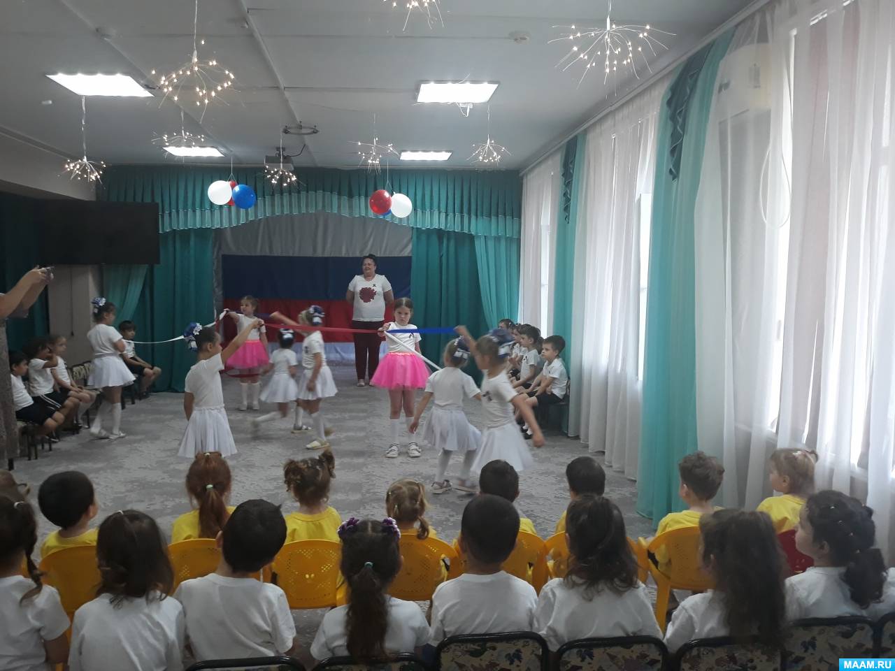 Смотреть фотографию №4 Фото №4 На празднике ребята читали стихи о символике нашей страны о Родине о родном крае и счастливом детстве