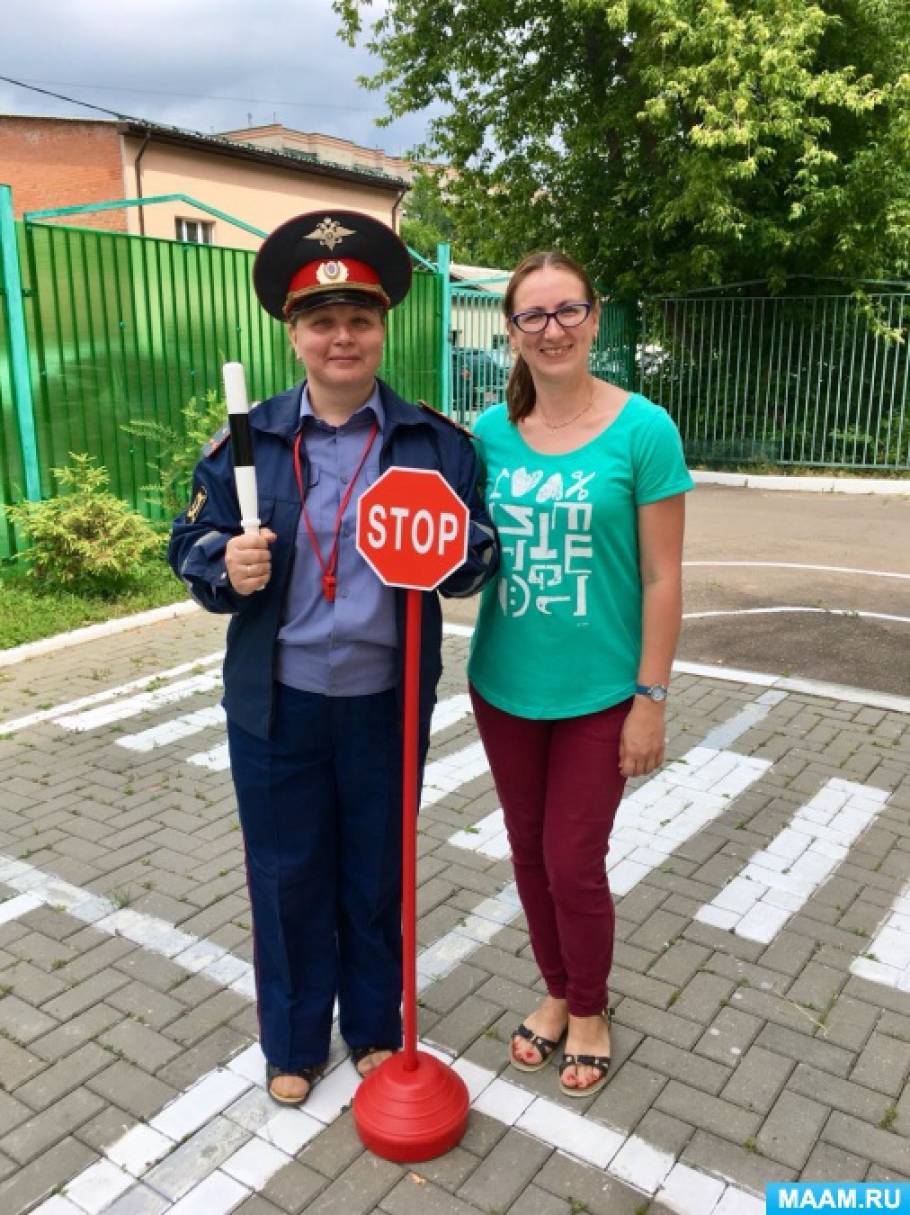 Смотреть фотографию №1 Фото №1 После предварительной работы воспитателей провели развлечение по знанию правил дорожного движения с детками средней и старшей возрастных группах нашего дошкольного учреждения