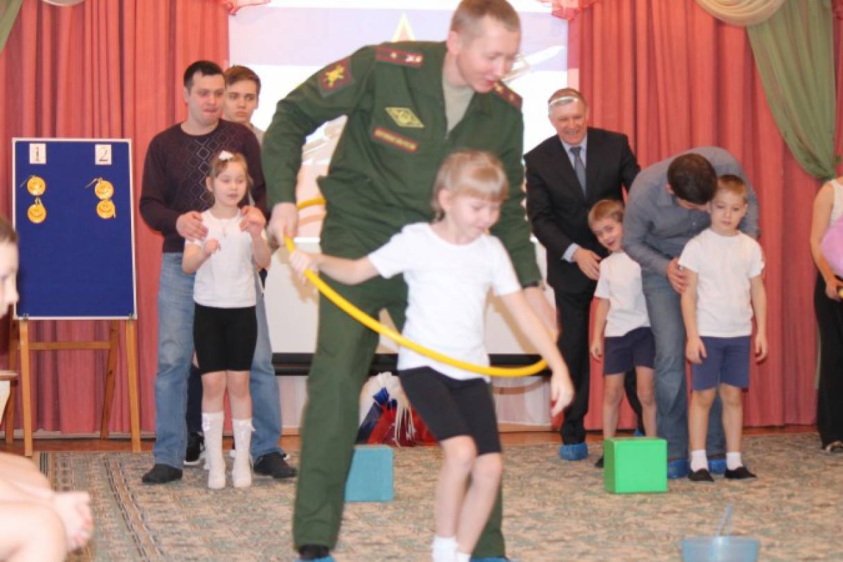 Сценарий конкурса пап. Соревнования для детей на 23 февраля. Спортивный праздник к 23 февраля в детском саду. Соревнования в ДОУ К 23 февраля. Конкурсы для пап в детском саду.