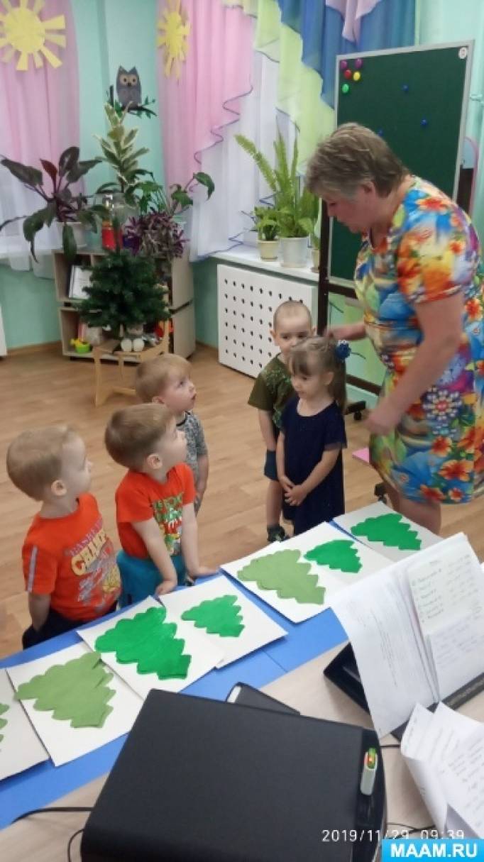 Конспект занятия по рисованию штампами «Елочка — зеленая иголочка» с детьми 2–3 лет