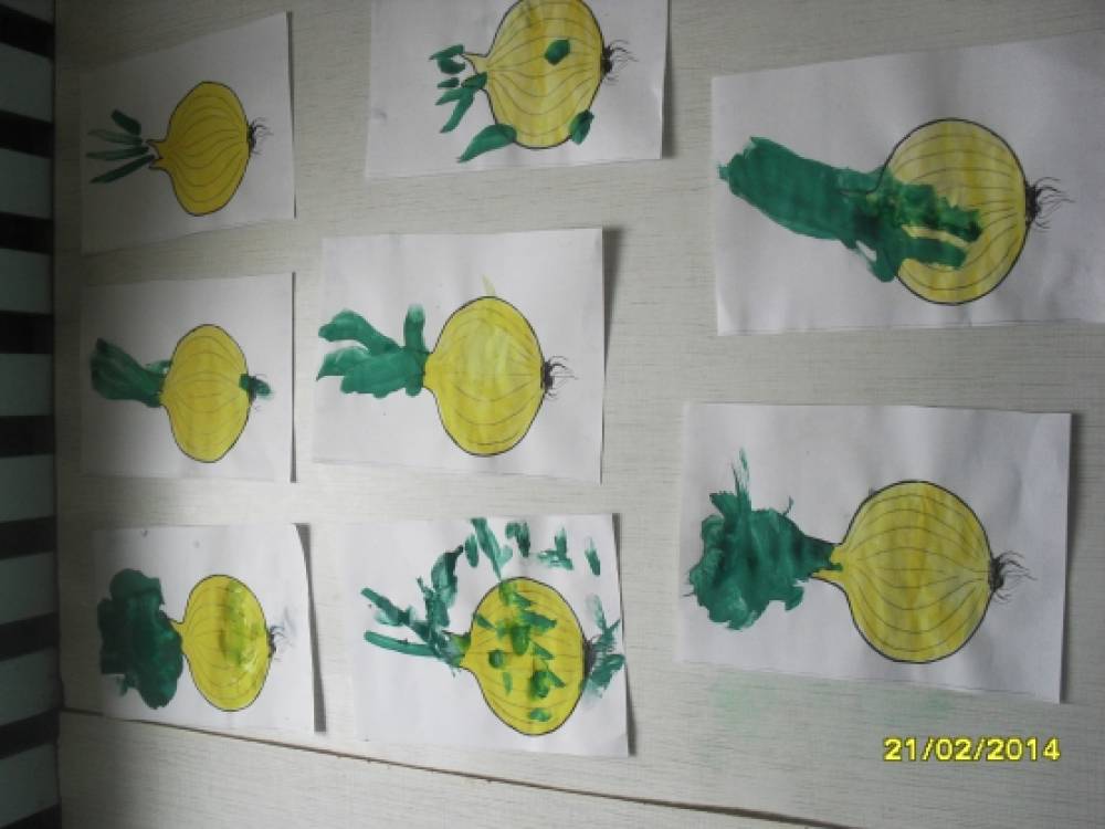 Овощи первая младшая группа. Рисование огород средняя группа. Рисование в средней группе на тему огород. Рисование в младшей группе на тему лук. Рисование овощи младшая группа.