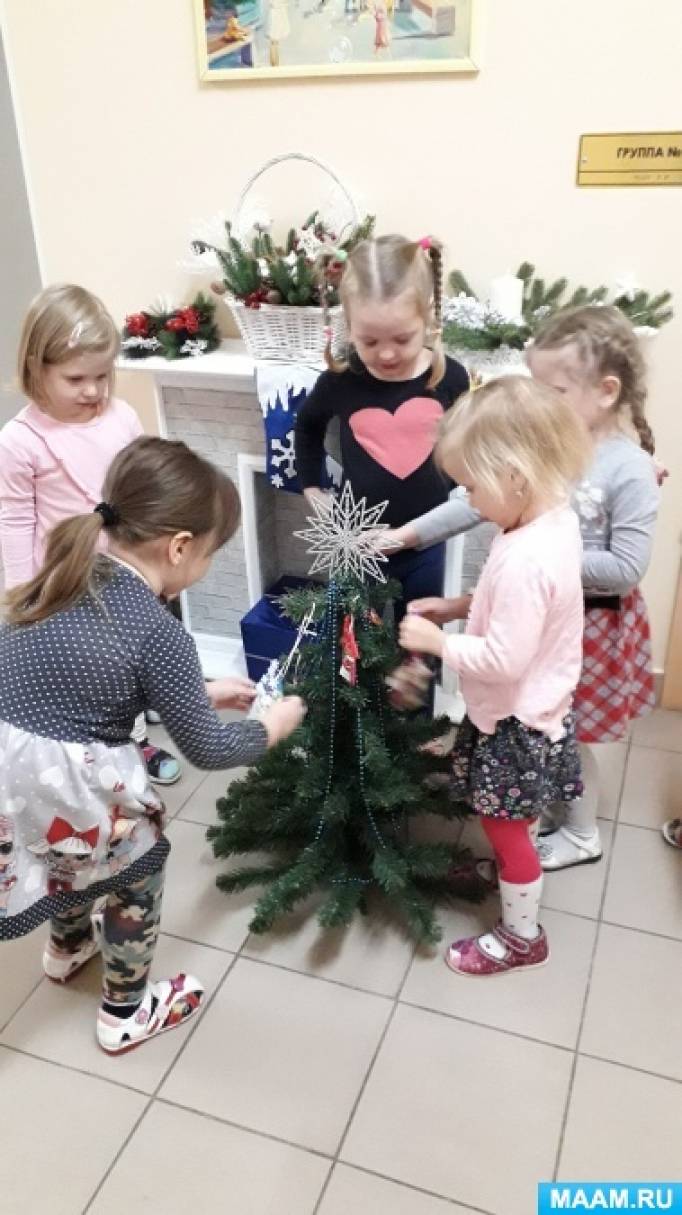 Смотреть фотографию №2 Фото №2 воспитывать любознательность интерес к игрушкам разных времен