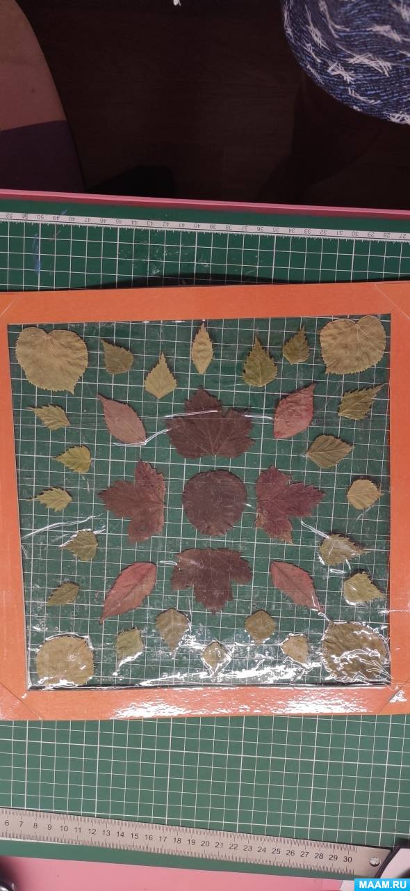 Мастер-класс по изготовлению поделки из осенних листьев «Осенний ковер»