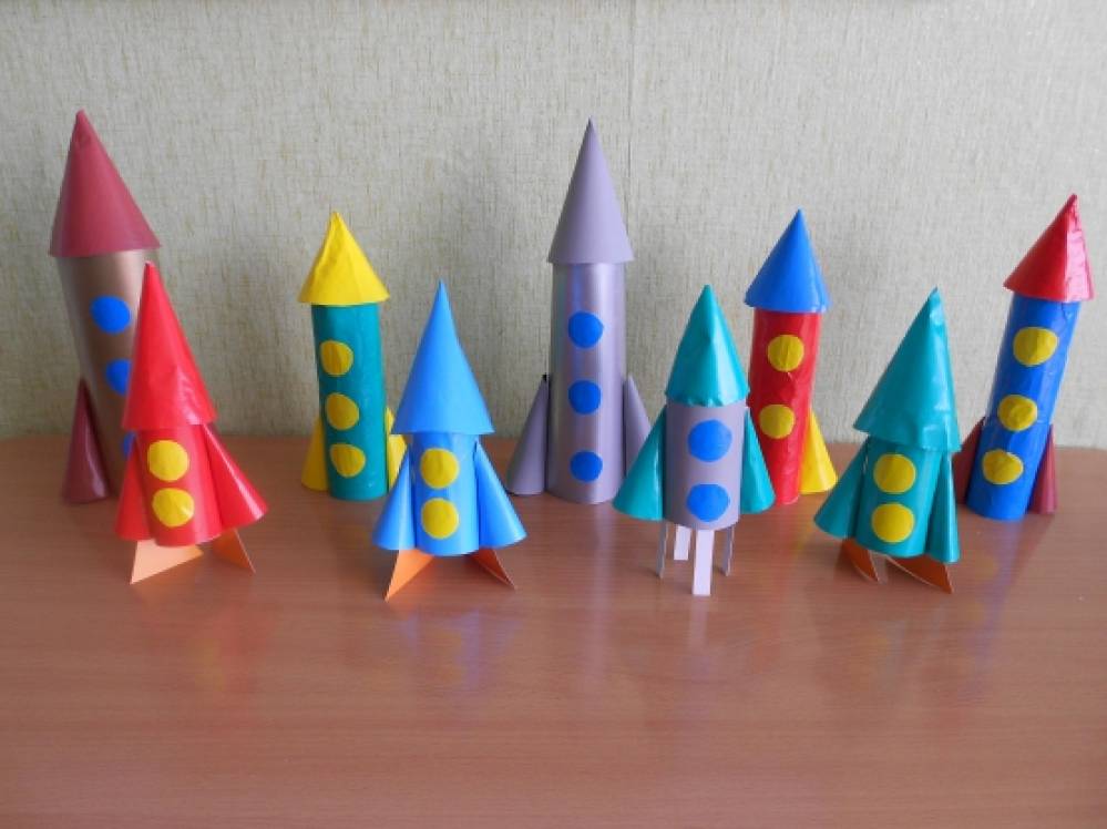 Оригами ко дню космонавтики в детском саду. Конструирование ракеты в детском саду. Конструирование ракета в старшей группе. Конструирование ракета в подготовительной группе. Конструирование ракеты из бумаги в старшей группе.