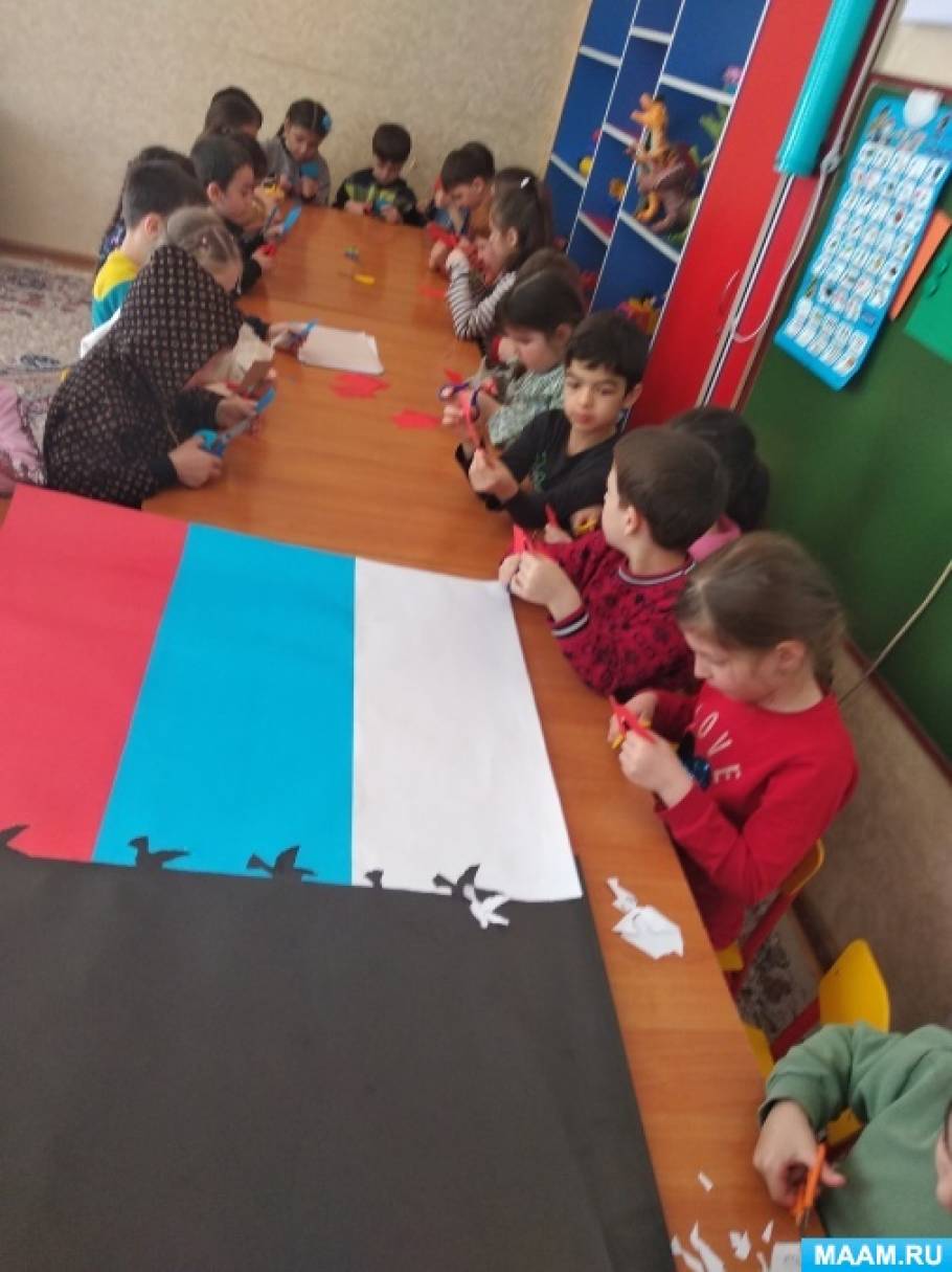 Мастер-класс по аппликации «Флаг России» в подготовительной группе