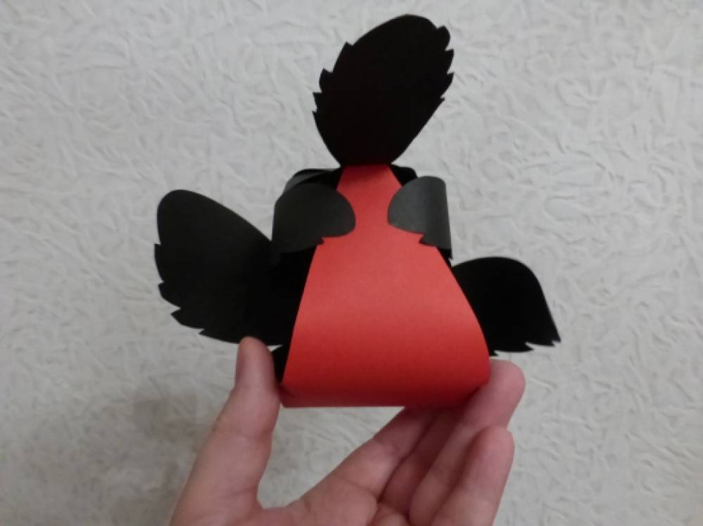 Снегирь поделка из бумаги. Снегирь из бумаги. Снегирь из бумаги объемный. Снегирь из бумаги. Поделка птичка из цветной бумаги.