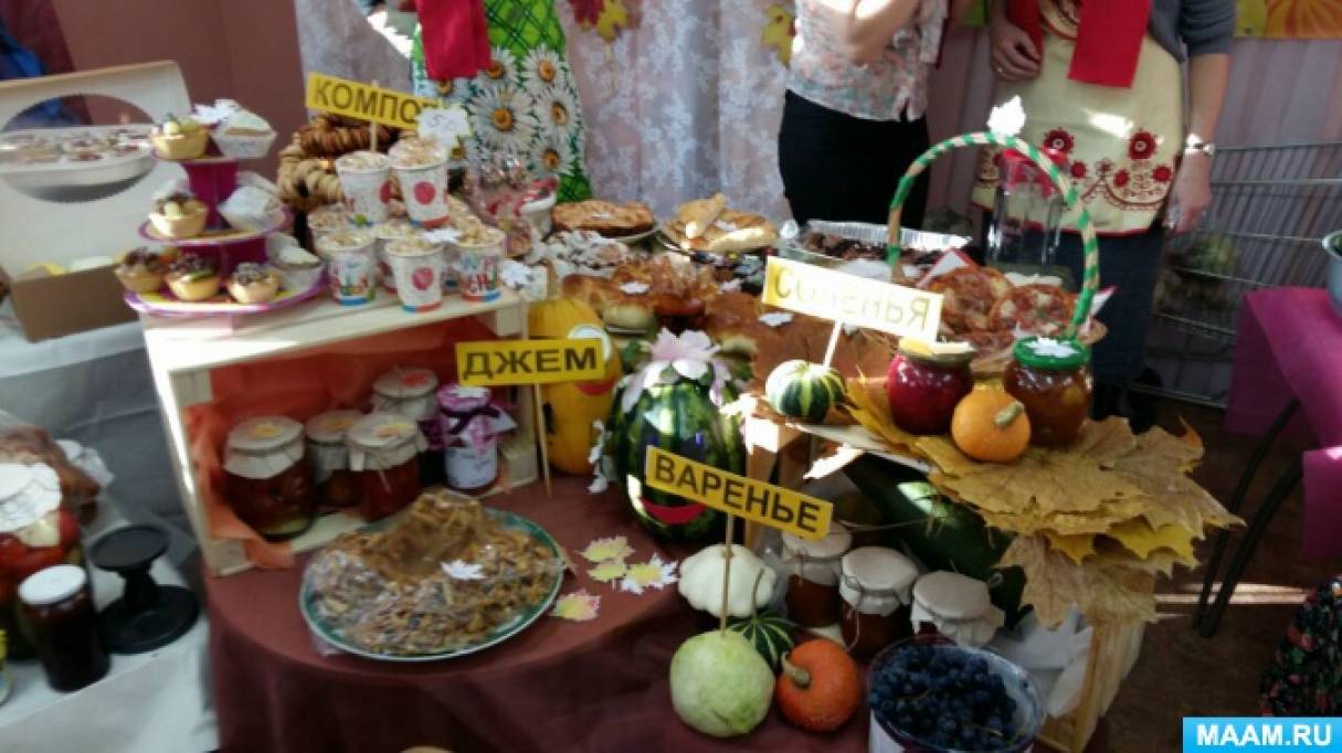 Смотреть фотографию №2 Фото №2 К этому мероприятию работники детского сада и родители готовились заранее испекли торты пирожки печенье другую выпечку а также принесли выращенные на своих участках овощи домашние заготовки
