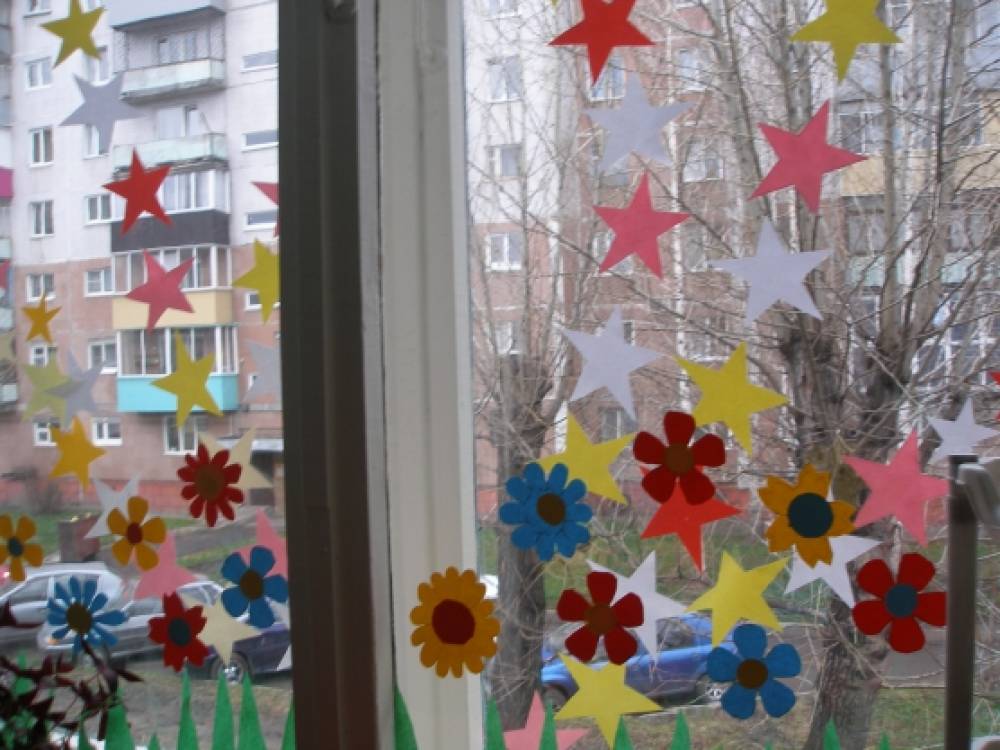 Окна к 9 мая в детском саду. Украшение окон к Дню Победы в дет.саду. Украсить окна к 9 мая в детском саду. Украшение к 1 мая в детском саду.