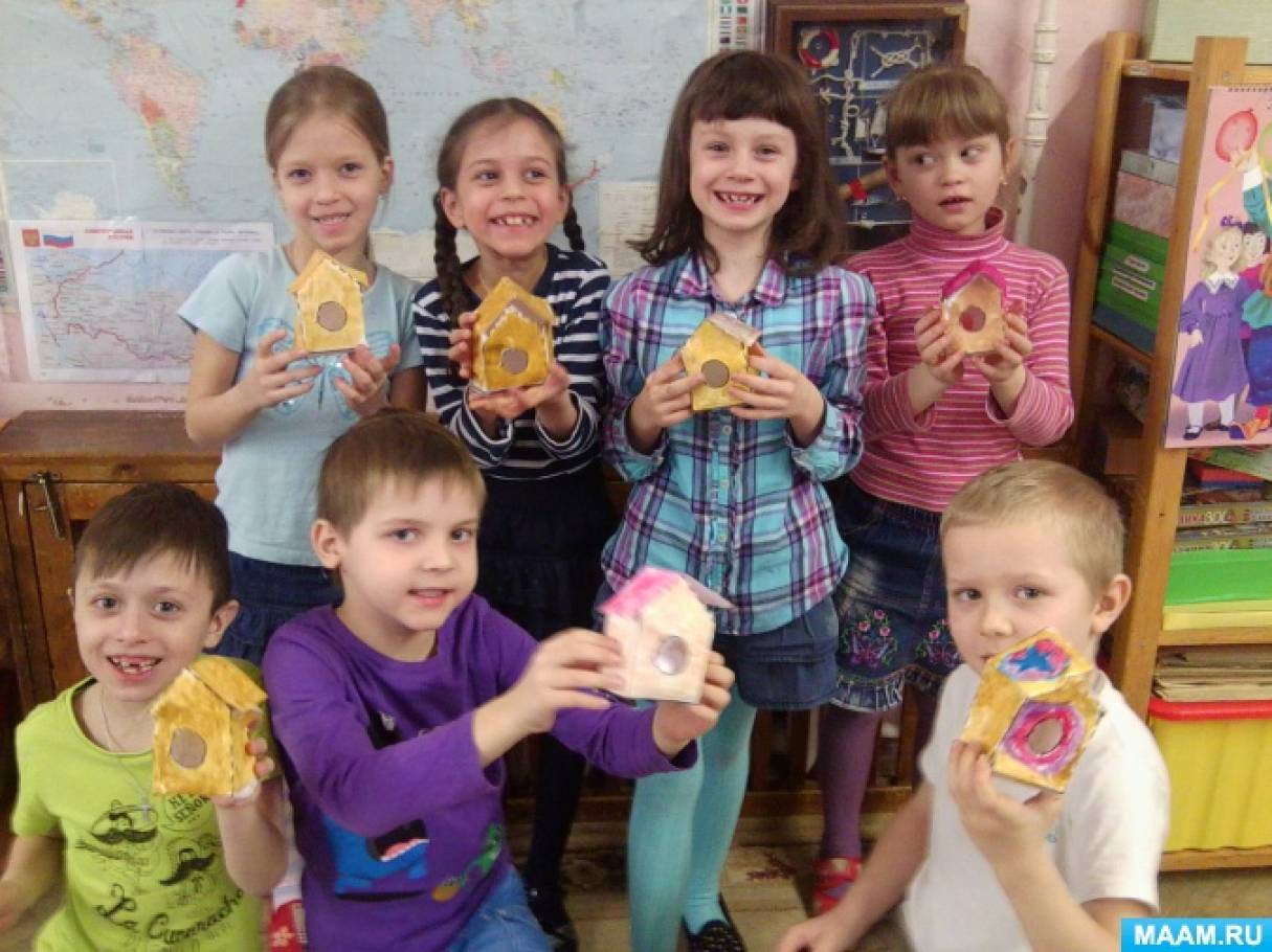 Смотреть фотографию №9 Фото №9 А чтобы наши домики для скворцов не были однообразными и скучными ребята решили раскрасить свои домики акварелью