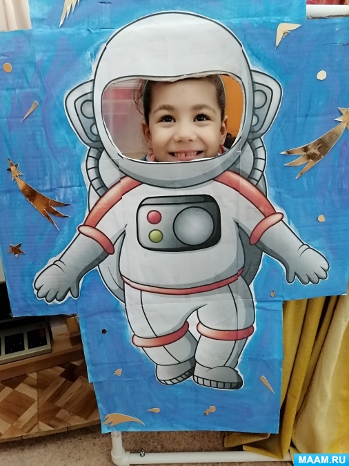 Фотозона день космонавтики шаблоны. Тантамарески ко Дню космонавтики. Тантамареска космос. Тантамарески космос для детей. Тантамареска ко Дню космонавтики в детском саду.