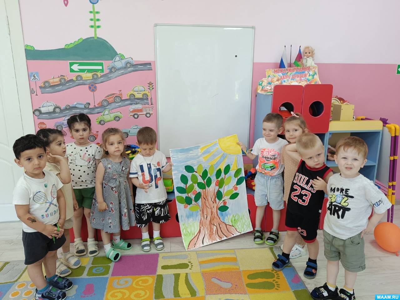 Смотреть фотографию №2 Фото №2 ВСЕ виды аппликации День дружбы День друзей Дерево дружбы Деревья