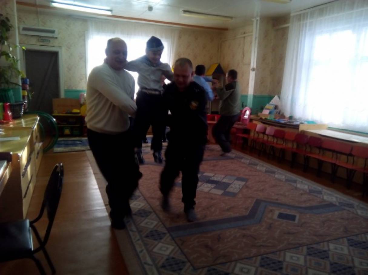 Смотреть фотографию №2 Фото №2 Совершенствовать эмоционально положительное отношение к воинам отечества и желание подражать им в быстроте смекалке ловкости и выносливости