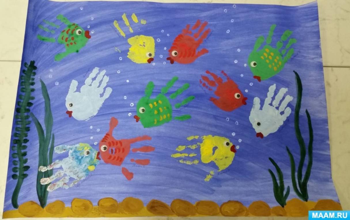 Обитатели морей и океанов младшая группа. Коллективное рисование в детском саду. Рисование морские обитатели в старшей группе. Рисование морские обитатели в средней группе. Рисование ладошкой рыбка.