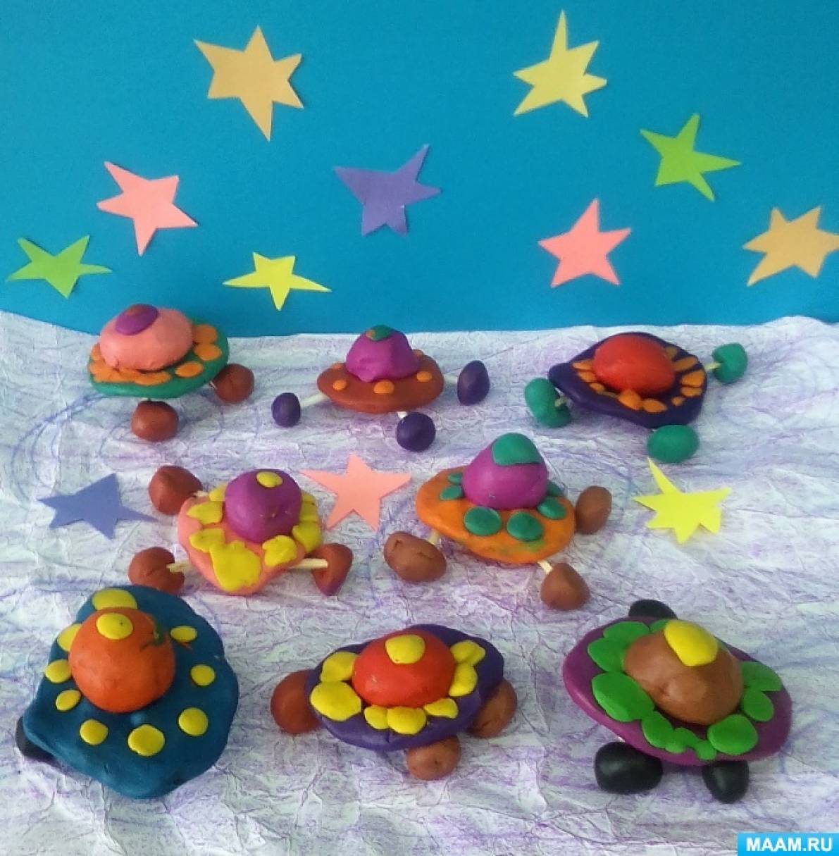 Конспект НОД по лепке «Летающая тарелка» для младшего дошкольного возраста ко Дню космических пришельцев на МAAM