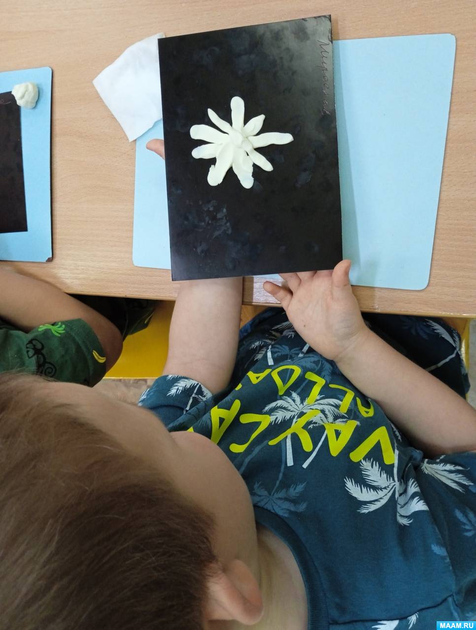 Аппликация город. Конспект младшая группа дом. Коллективная аппликация город. Аппликация в младшей группе разноцветные огоньки в домиках. Аппликация дом.