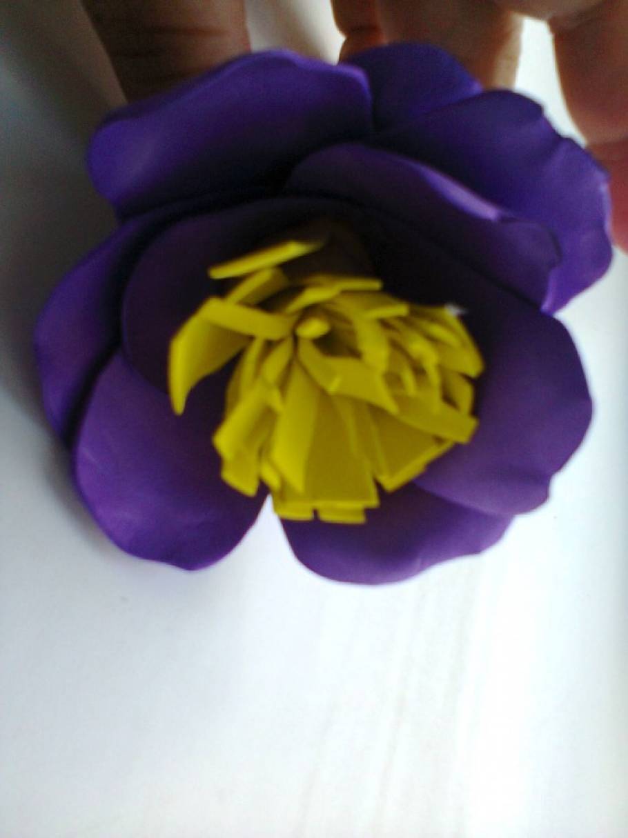 Цветок из замши для украшения сумочки