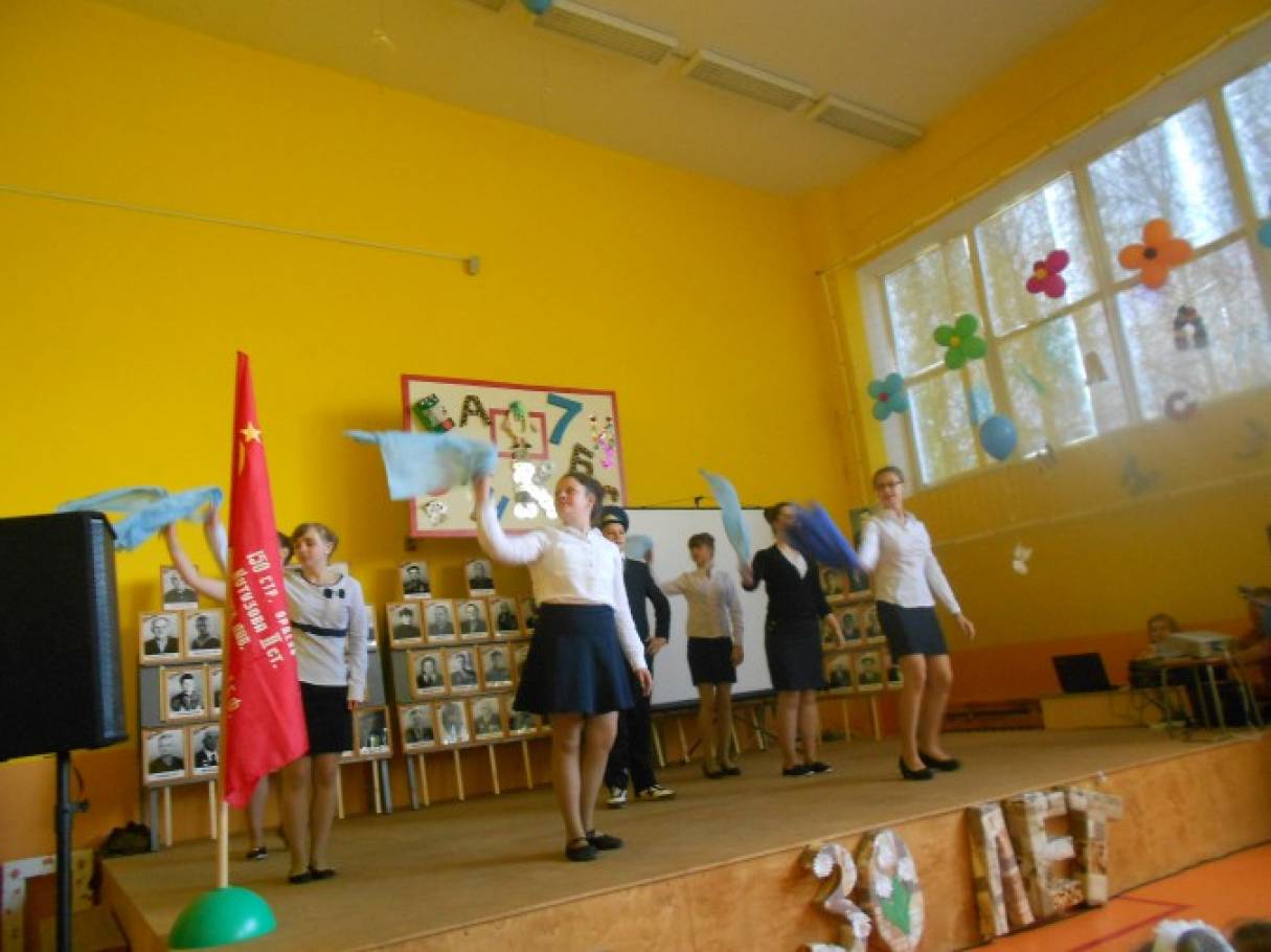 Смотреть фотографию №31 Фото №31 А на фестивале выступал каждый класс со своим номером