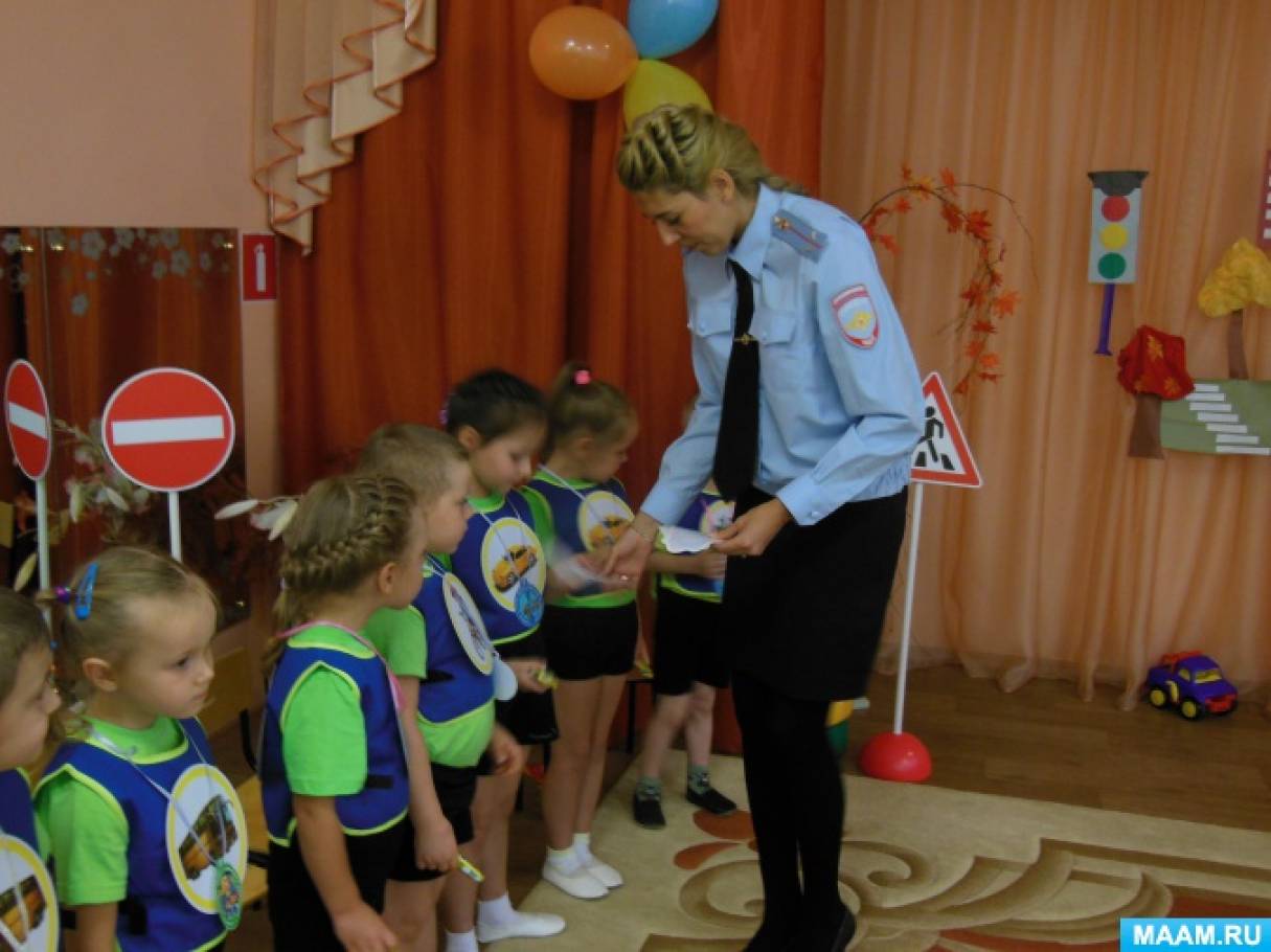 Сценарий музыкально спортивного праздника. Спортивный праздник красный желтый зеленый. Развлечение красный желтый зеленый в средней группе. Спортивное развлечение «красный, желтый, голубой». Праздник : красный, желтый, зеленый в детском саду в старшей группе.