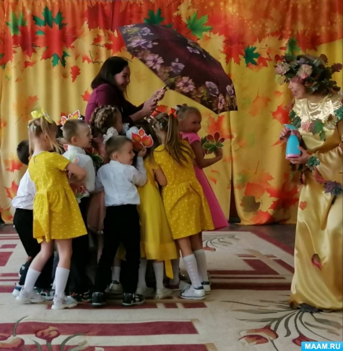 Сценка на осенний утренник в детском саду. Фотоотчет праздник осени в сельском клубе. Праздник осени в детском саду старшая гр. Девушка роль осени а сценку. Веселые сценки осень.