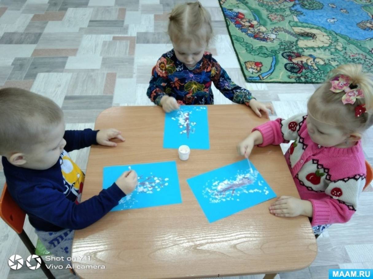 Конспект ОД по рисованию гуашью и ватными палочками «Снег, снег кружится» с детьми второй группы раннего возраста