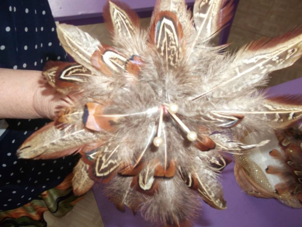 Поделки из куриных перьев своими руками