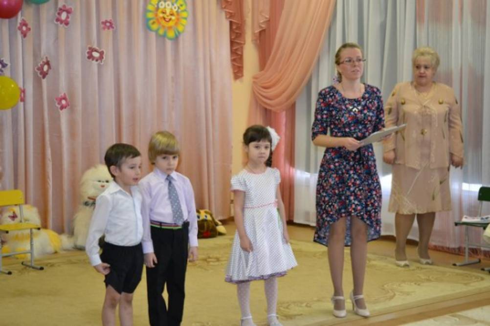 Утренник «Сегодня мамин праздник, сегодня женский день!» Фото Утренник «Сегодня мамин праздник, сегодня женский день!»
