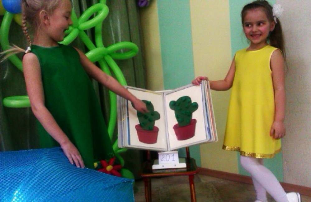 Смотреть фотографию №2 Фото №2 В своих новеньких сапожках гулять по лужам уже лень Ой смотри выходит солнце вот и дождик лить устал
